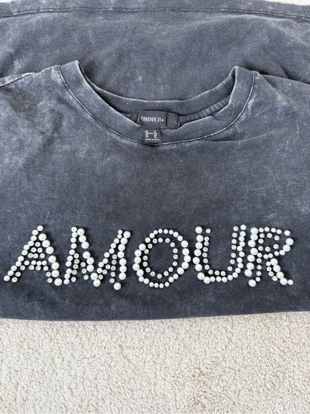 Forever 21 Black Short Sleeve Tee with Pearl 'AMOUR' Detail - Picture 6 of 10